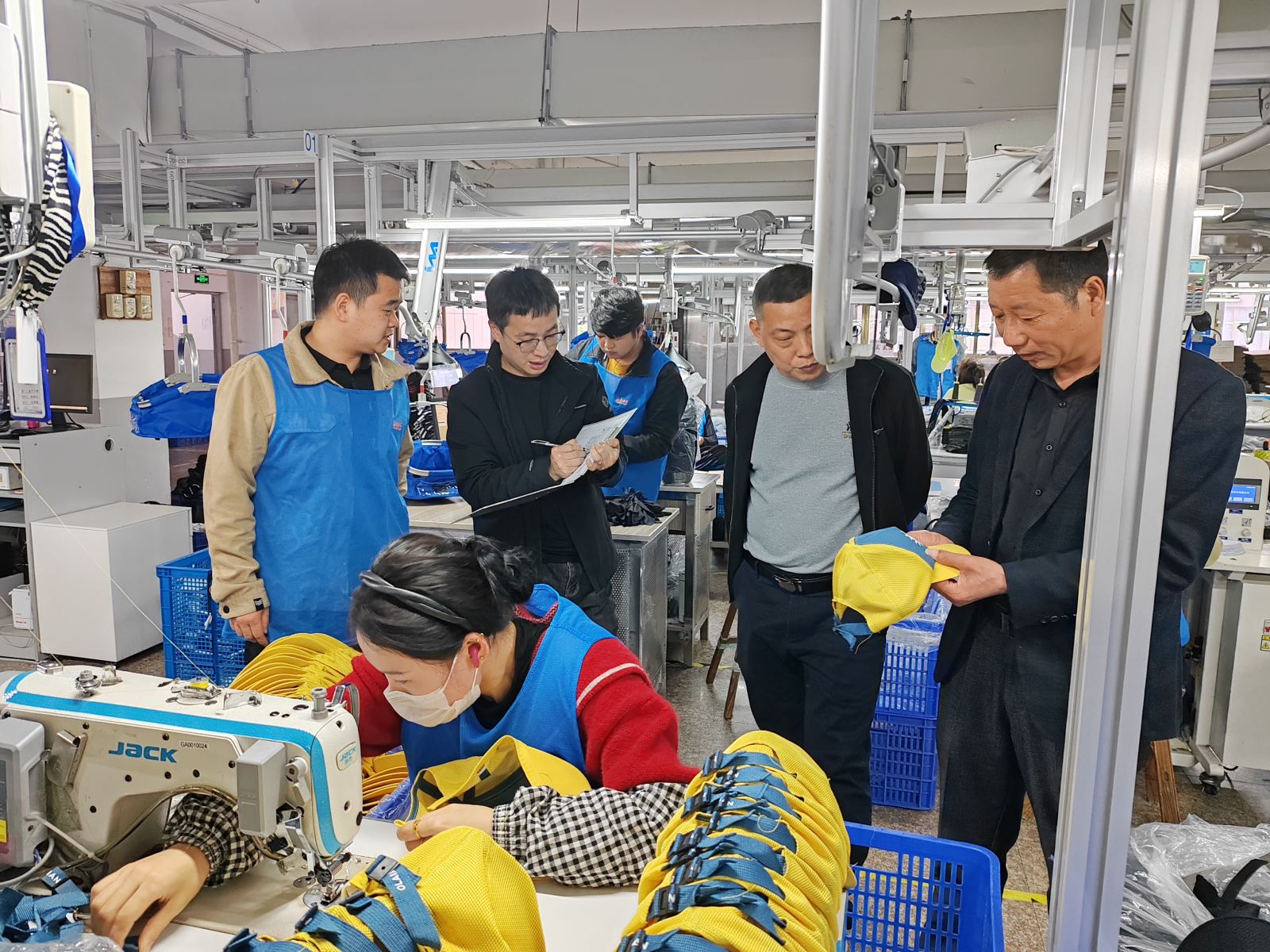 在義烏辦帽廠