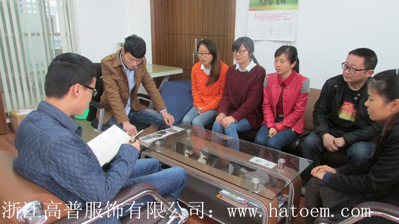 義烏市“清山河，美商城”，20年老帽廠黨員參加義工活動(dòng)