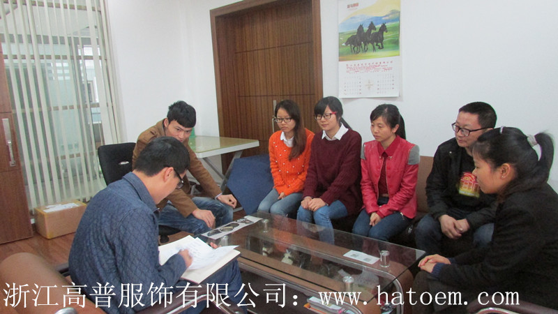 義烏市“清山河，美商城”，20年老帽廠黨員參加義工活動(dòng)