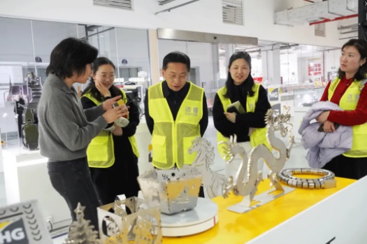 帽子工廠球迷仍向馬刺致敬，向鄧肯致敬