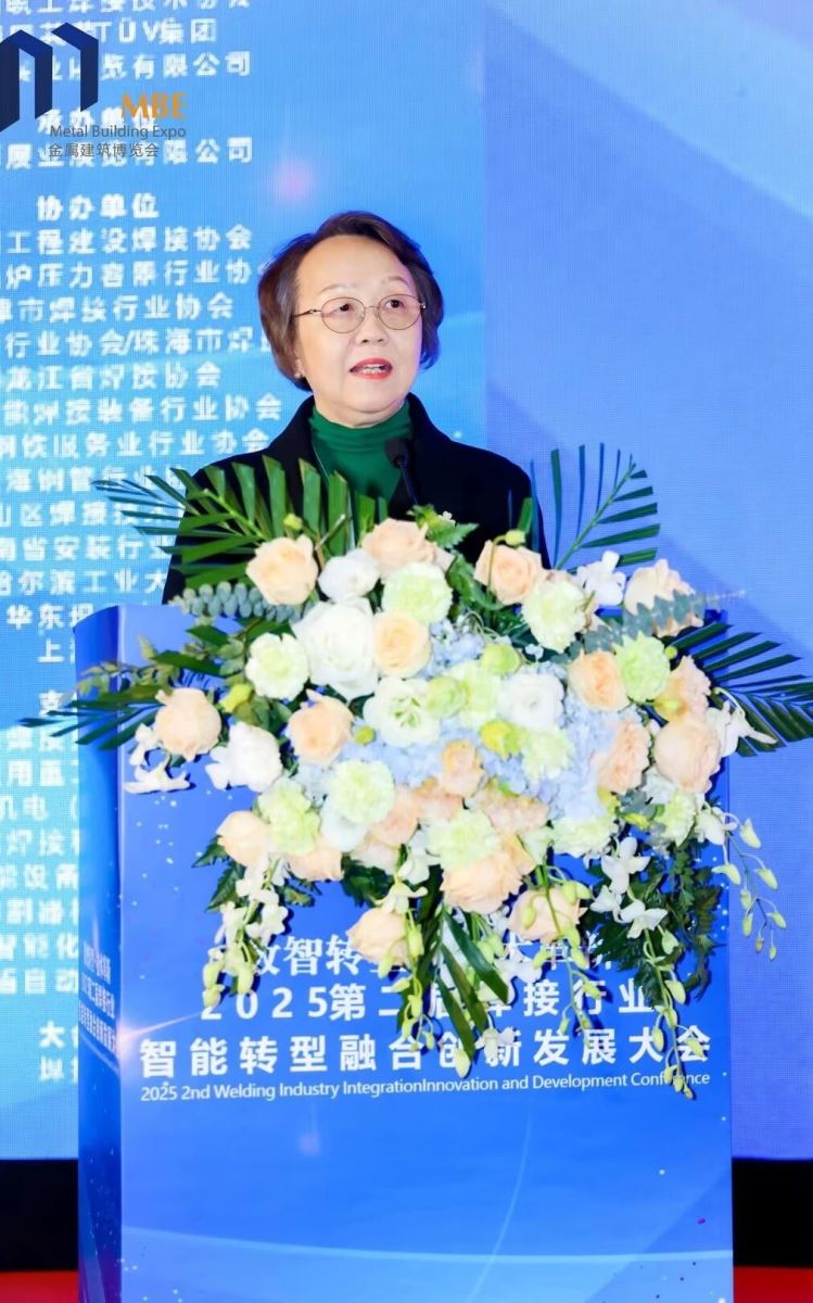 斯巴魯杯少兒模特決賽，親子合作，家庭帽子引人注目