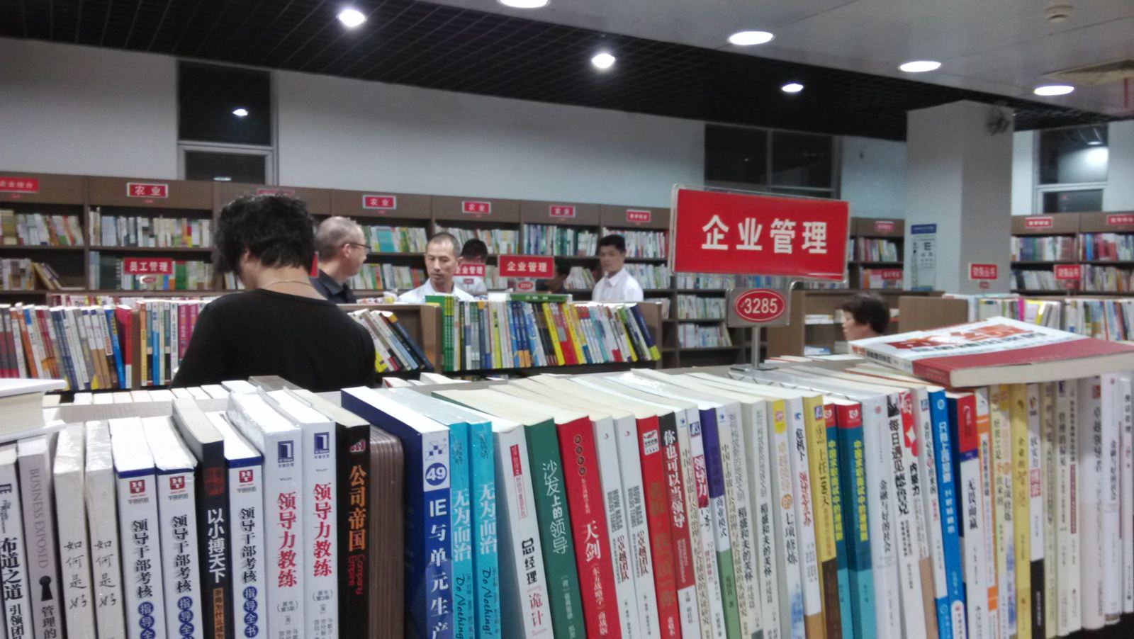 定制帽子廠小編：如何讀書？